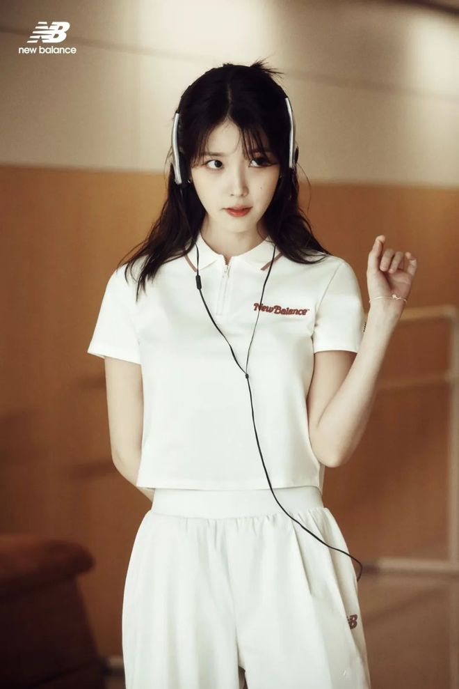 陈都灵和IU的绽放满足了少女的全部幻想j9九游会俱乐部登录入口本周时髦大事｜(图2)