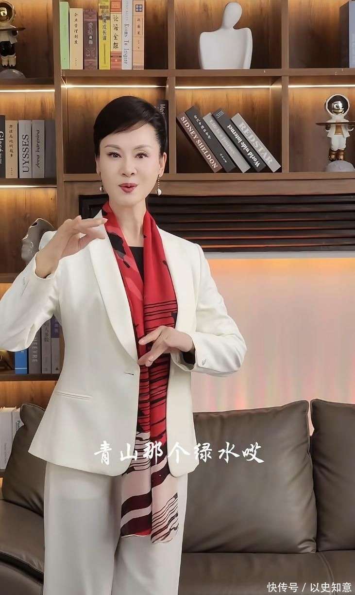 饭颠勺打蛋样样精通二婚老公年轻帅气J9九游会59岁于文华在北京别墅做(图12)